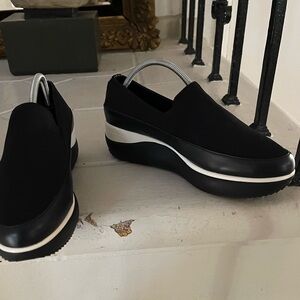 NWOT Donald Pliner loafers